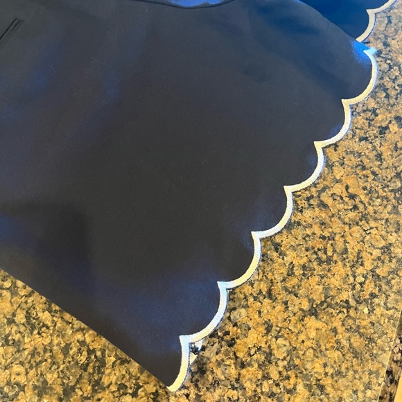 Ann Taylor navy blue shorts with white scalloped trim and side zip. NWT Size 4 - Picture 8 of 15